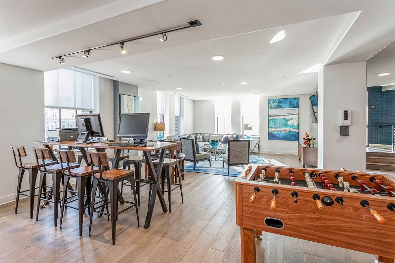 A Luxury Downtown 1-Bedroom w/ a Roof Top pool  Spectacular Views