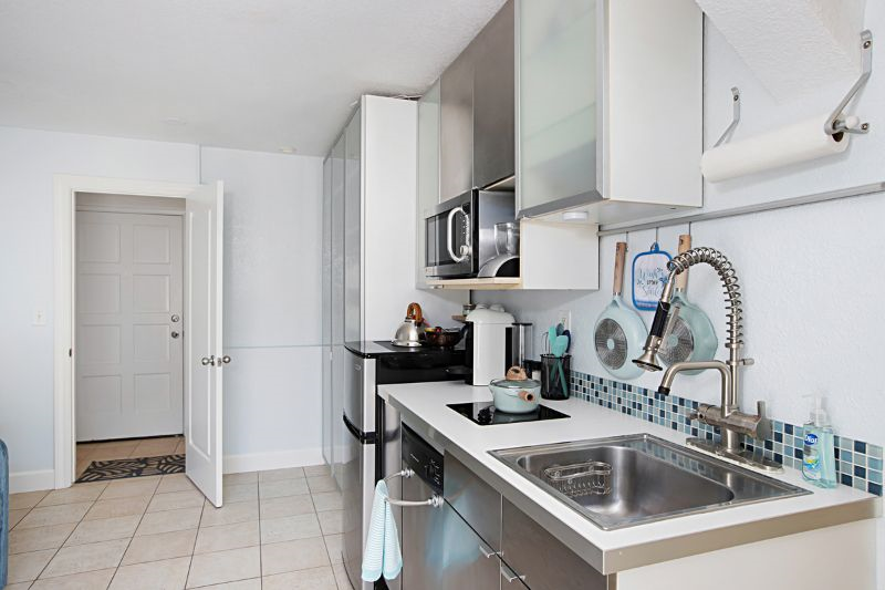 Beachside Studio Condominium - Photo 6