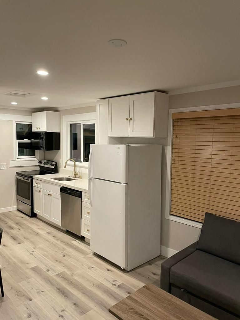 1 Bedroom Furnished Apartment w/ patio - Photo 6