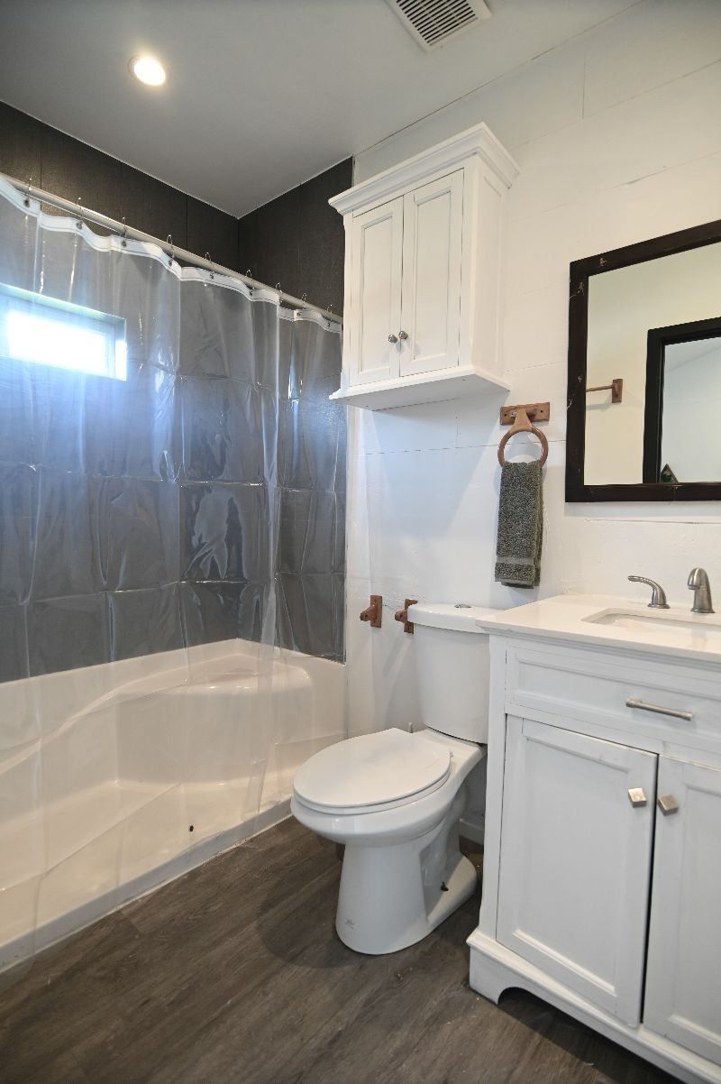 1 Bedroom Furnished Apartment w/ patio - Photo 3