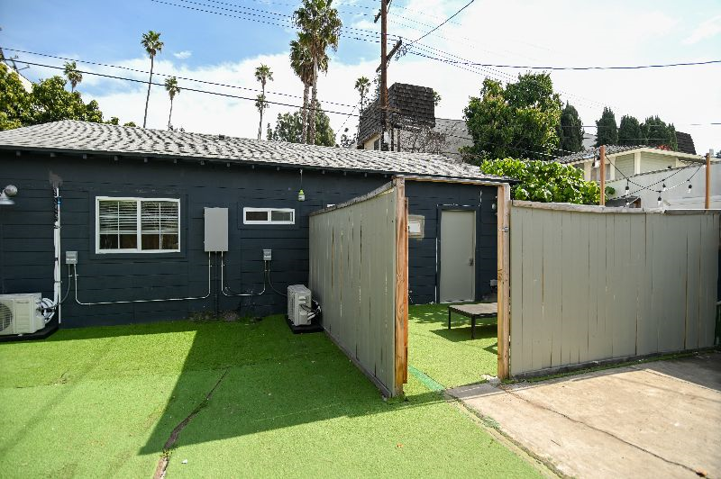 1 Bedroom Furnished Apartment w/ patio - Photo 4
