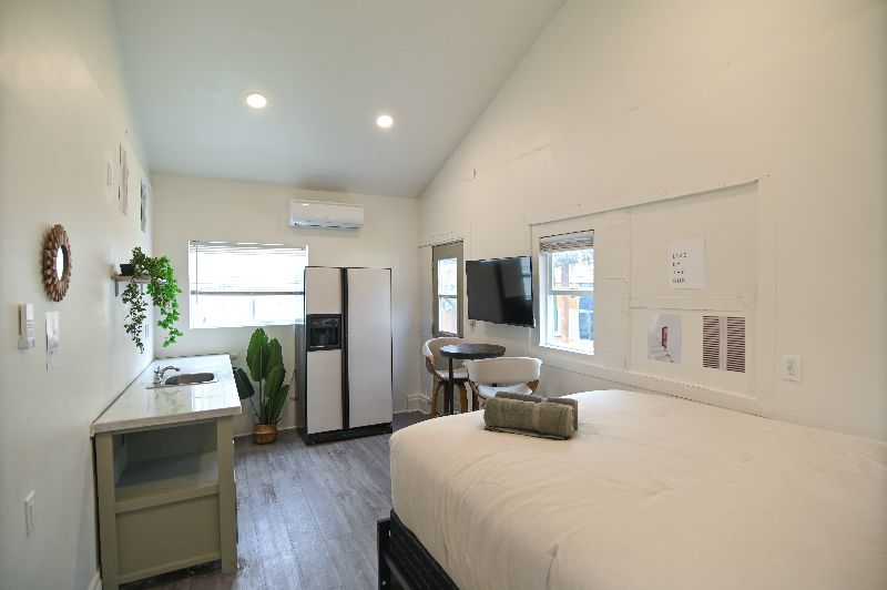 1 Bedroom Furnished Apartment w/ patio - Photo 6