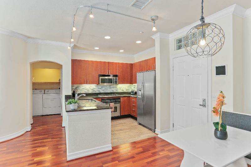 2BD/2BA - Gov't/Healthcare Discounts - Balcony - Photo 3