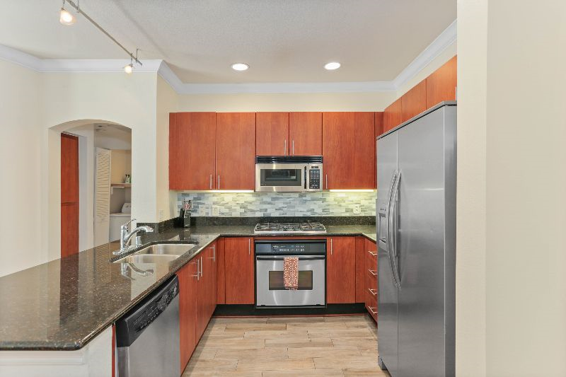 2BD/2BA - Gov't/Healthcare Discounts - Balcony - Photo 6