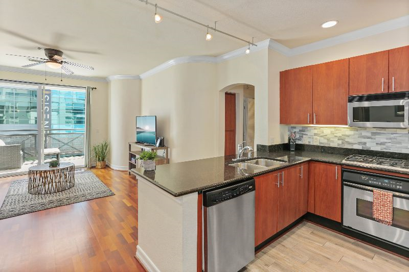2BD/2BA - Gov't/Healthcare Discounts - Balcony - Photo 4