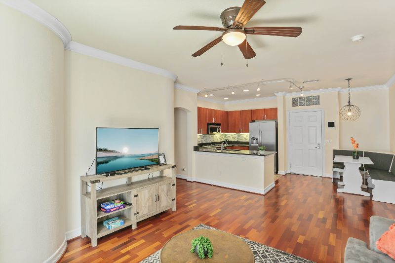 2BD/2BA - Gov't/Healthcare Discounts - Balcony - Photo 1