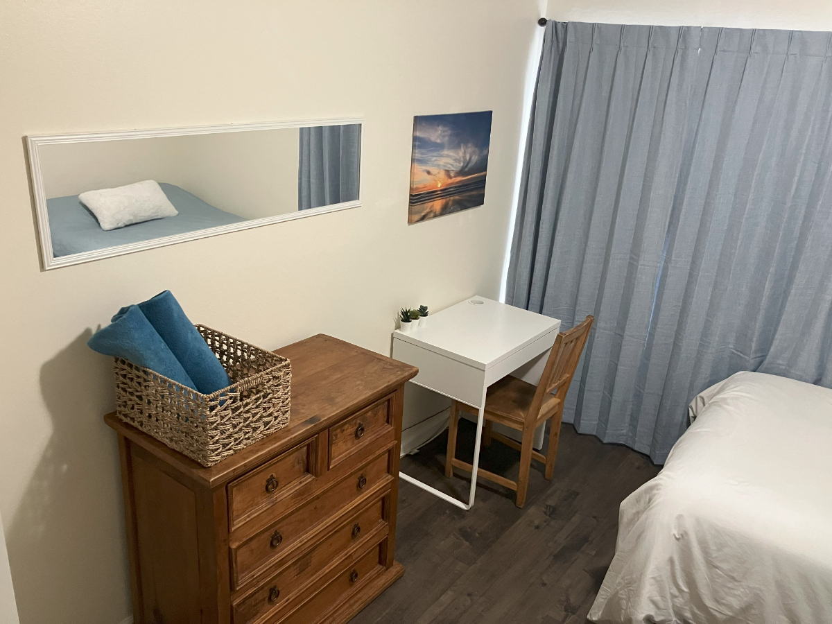 Quiet Bedroom Near Ocean Beach and Golden Gate Park - Photo 3