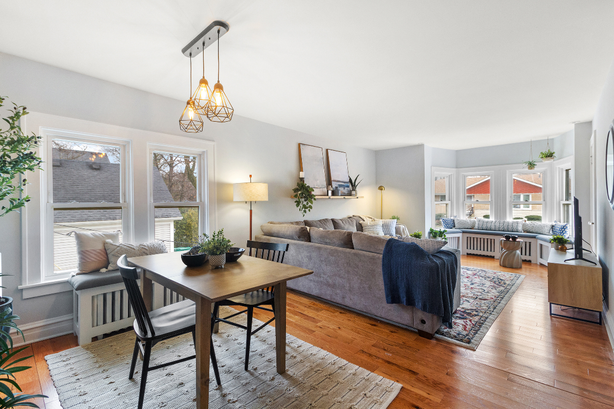 Cozy Chic 2 BR - 2nd floor - Lemont