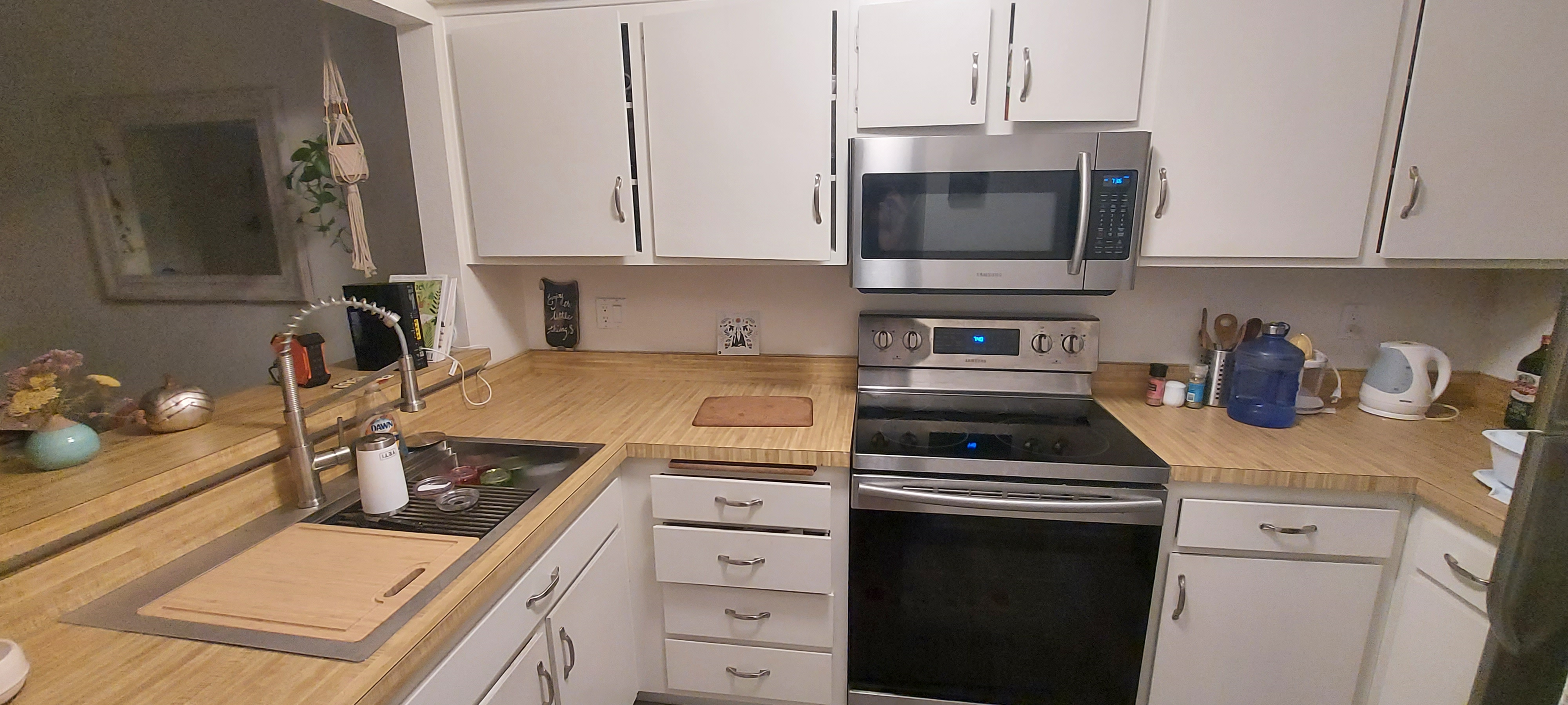 Central spacious large studio/almost junior 1 bedroom in Mission Valley, Pet Friendly - Photo 5