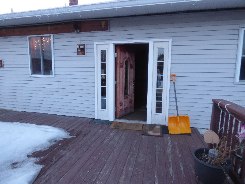 Beautiful Upstairs Apartment in Orleans, Vermont - Perfect for Midterm Rental - Photo 2