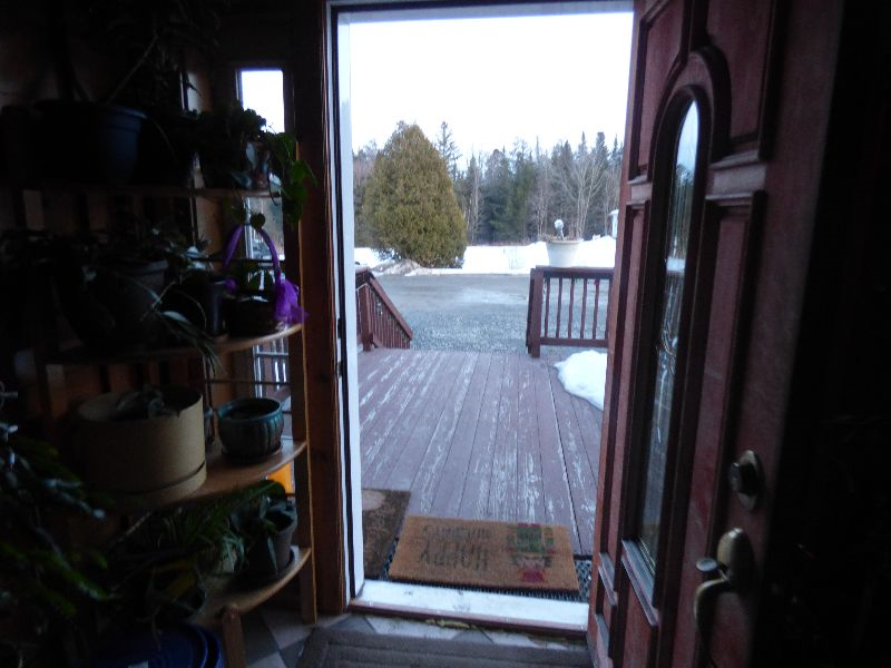 Beautiful Upstairs Apartment in Orleans, Vermont - Perfect for Midterm Rental - Photo 3