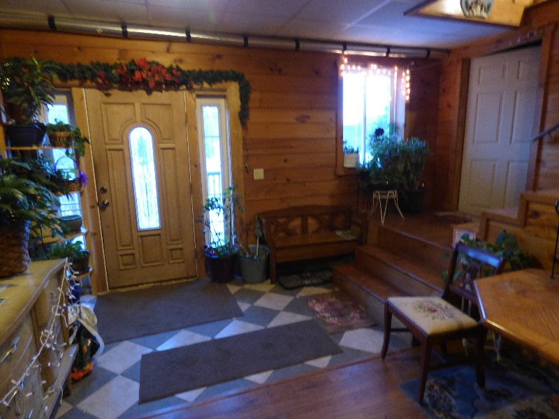 Beautiful Upstairs Apartment in Orleans, Vermont - Perfect for Midterm Rental - Photo 4