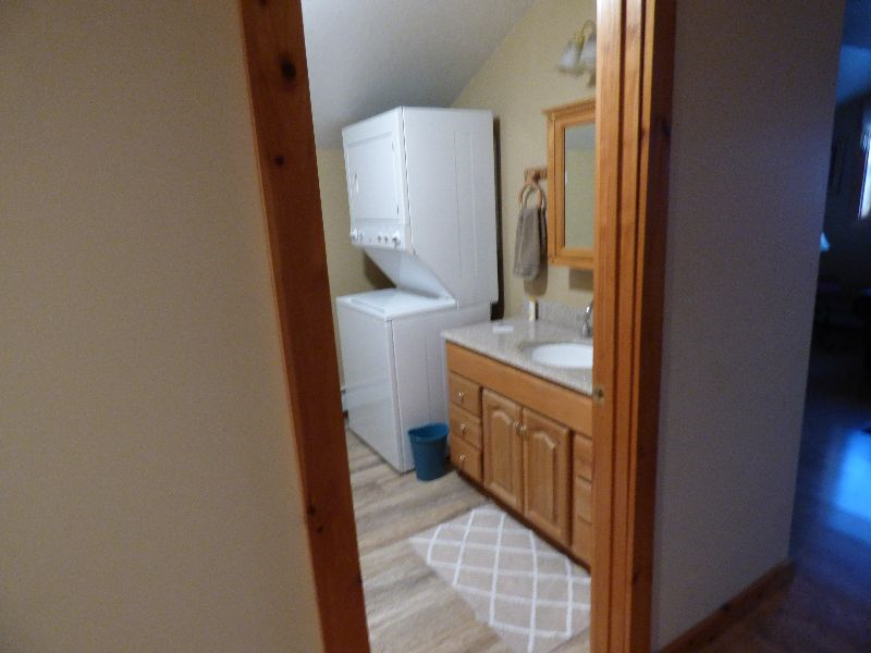 Beautiful Upstairs Apartment in Orleans, Vermont - Perfect for Midterm Rental - Photo 12