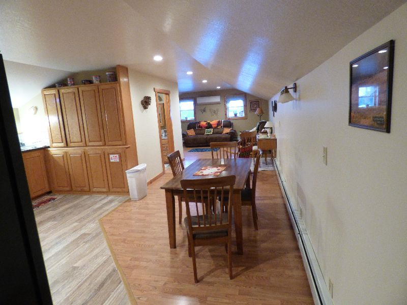 Beautiful Upstairs Apartment in Orleans, Vermont - Perfect for Midterm Rental - Photo 10