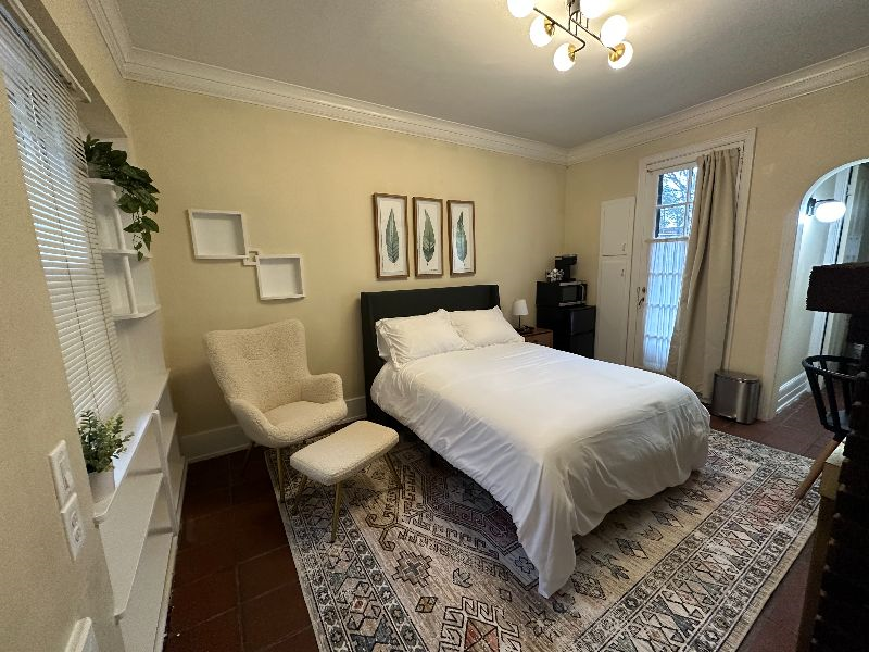 Cozy Park Avenue Studio w/ private bathroom - Photo 1