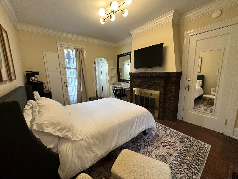 Cozy Park Avenue Studio w/ private bathroom - Photo 2