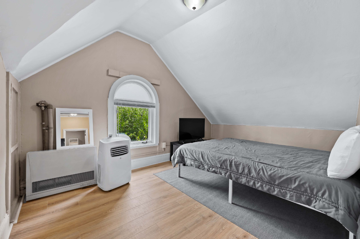 Top Floor Traveler Studio 11