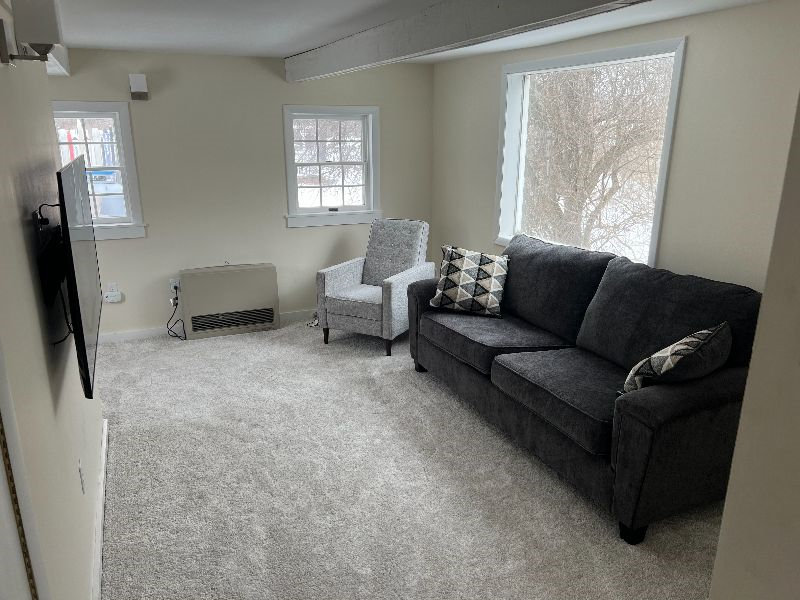 Cozy Cottage - Convenient Location - Photo 2