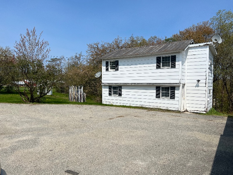 Cozy Cottage - Convenient Location - Photo 6