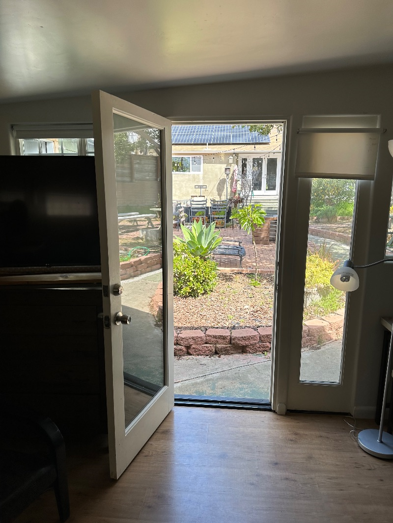 Pacific Beach Private Cottage - Photo 4