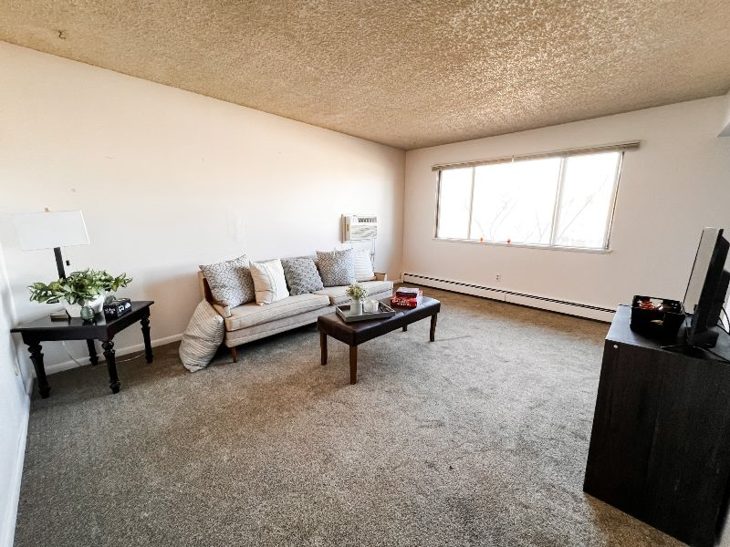 Cozy 2 bedroom apartment - furnished and comfortable - Photo 2