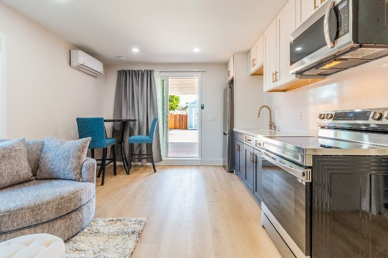 Beautiful Newly Renovated Studio - Photo 4