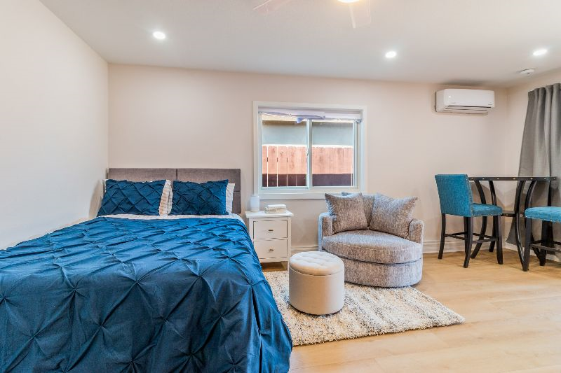 Beautiful Newly Renovated Studio - Photo 6