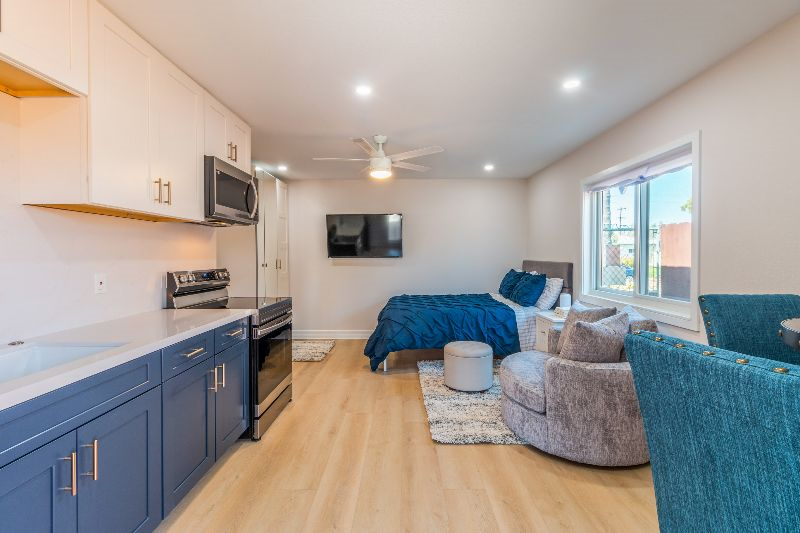 Beautiful Newly Renovated Studio - Photo 1