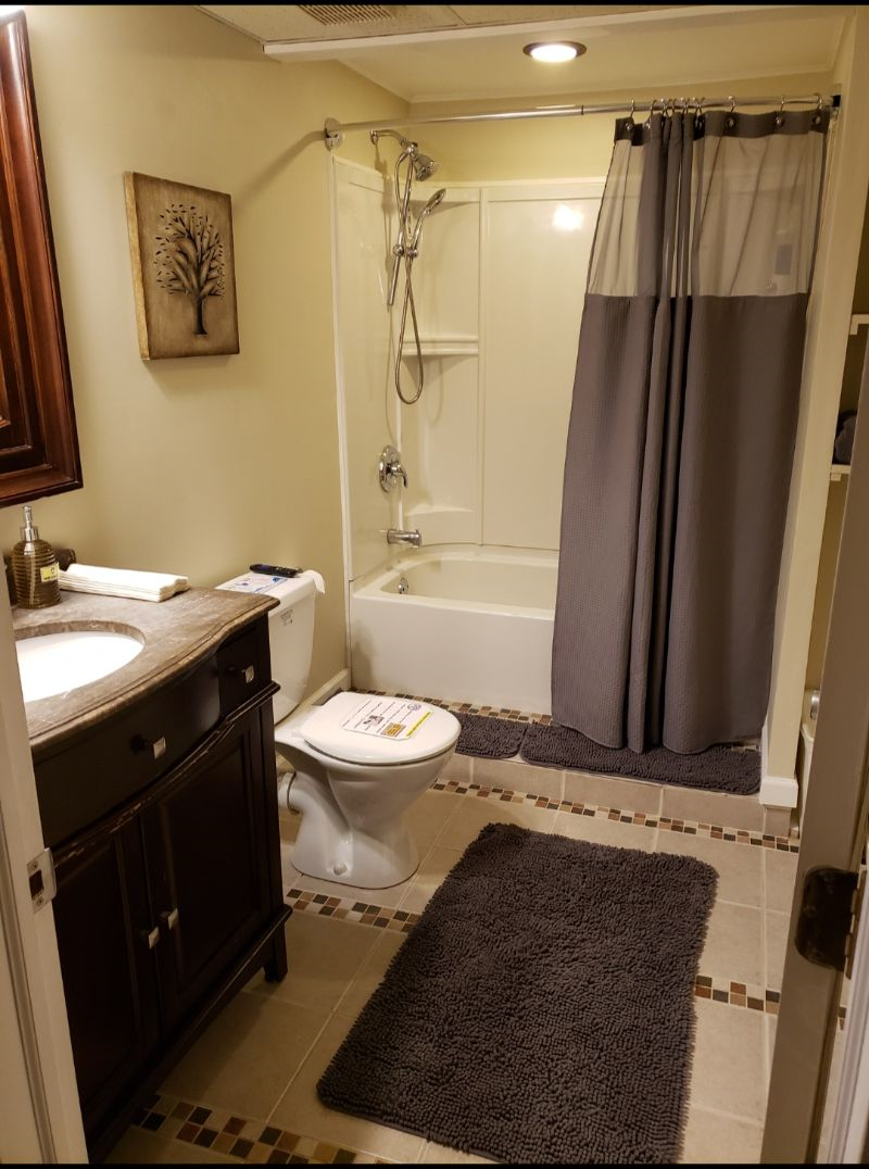 One Bedroom Queen Apartment w/Free Parking & WIFI - Photo 7