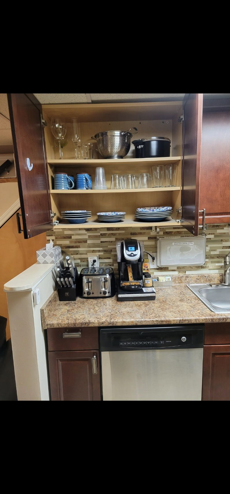 One Bedroom Queen Apartment w/Free Parking & WIFI - Photo 11