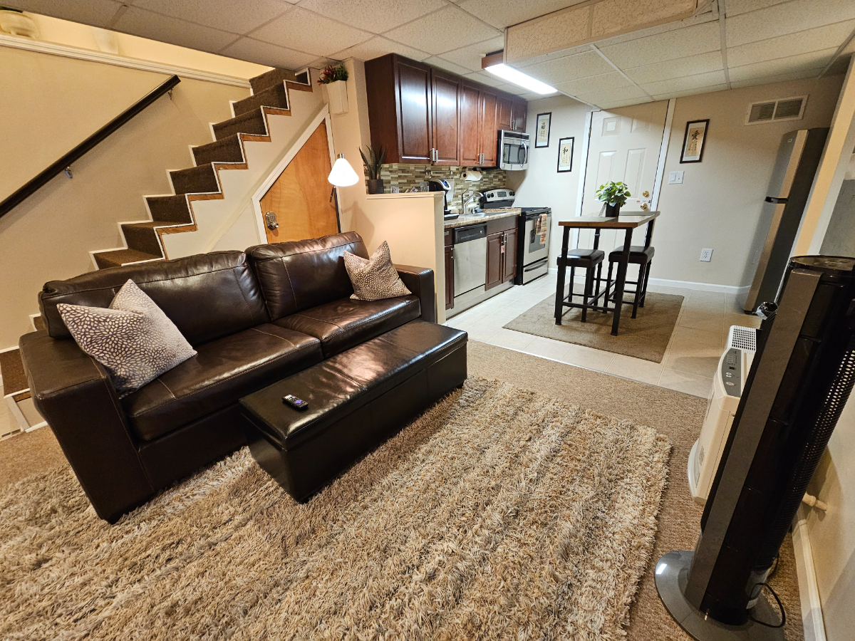 One Bedroom Queen Apartment w/Free Parking & WIFI - Photo 9