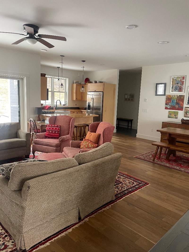 Quaint home in the quiet of Waterbury - Photo 8