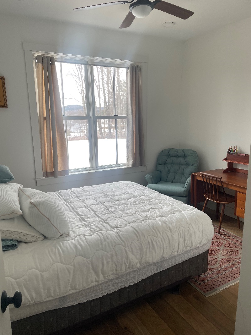 Quaint home in the quiet of Waterbury - Photo 10