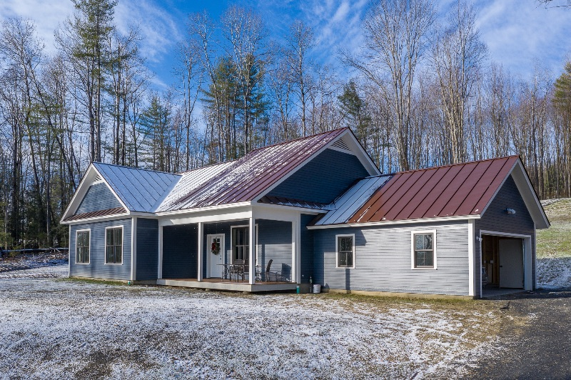 Quaint home in the quiet of Waterbury - Photo 5