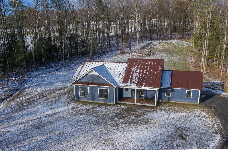 Quaint home in the quiet of Waterbury - Photo 1