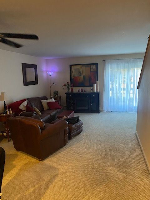 Private room and bathroom for rent - Photo 1