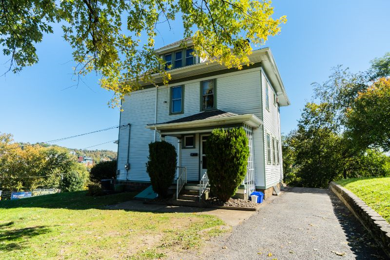Historic house with epic river and downtown views - Photo 4