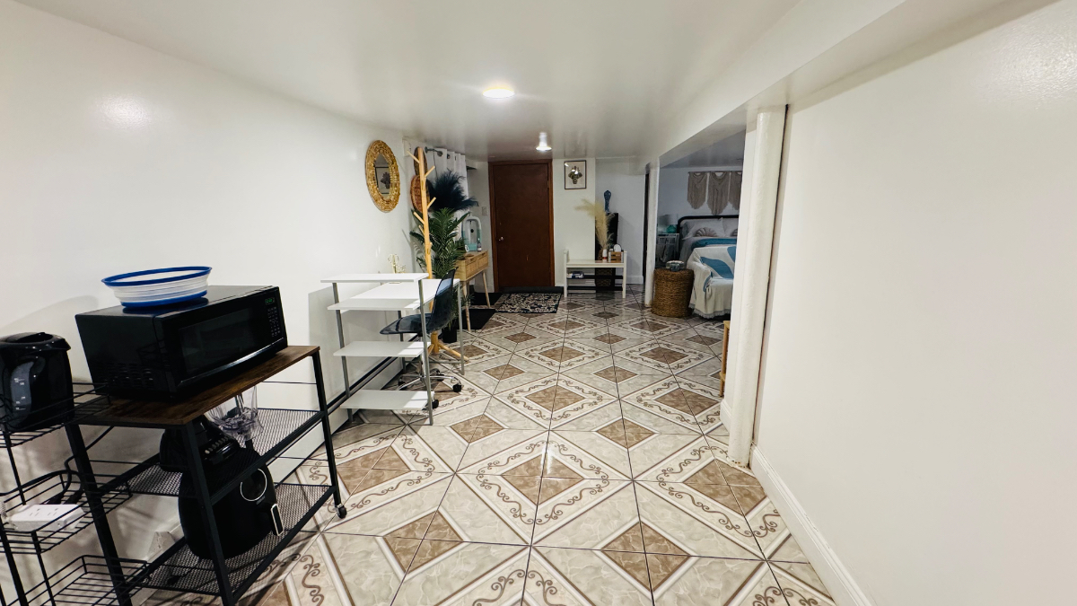 Cozy Chic Basement Studio - Photo 8