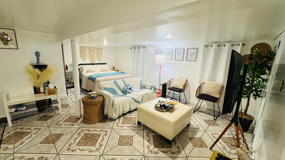 Cozy Chic Basement Studio - Photo 3
