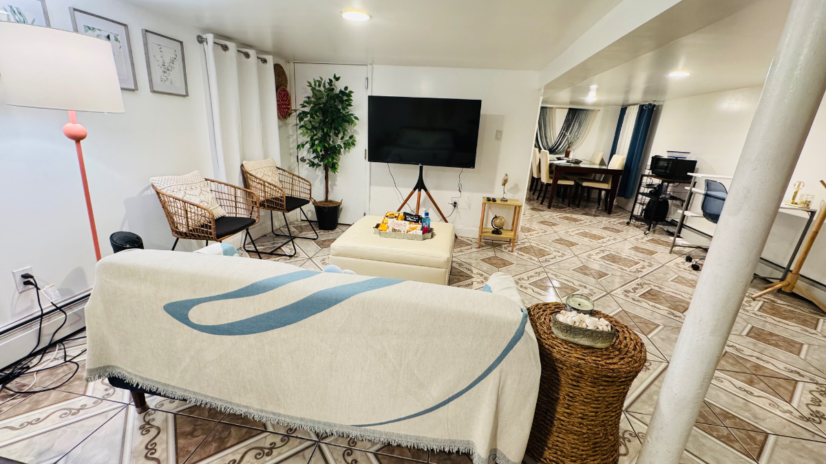 Cozy Chic Basement Studio - Photo 6