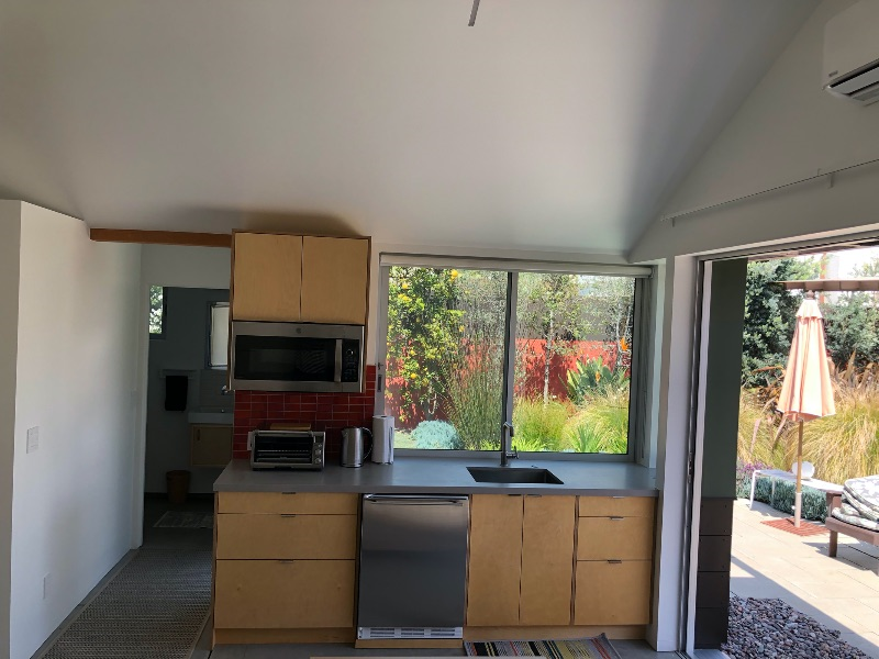 Private Garden Guest House in Mar Vista - Photo 4
