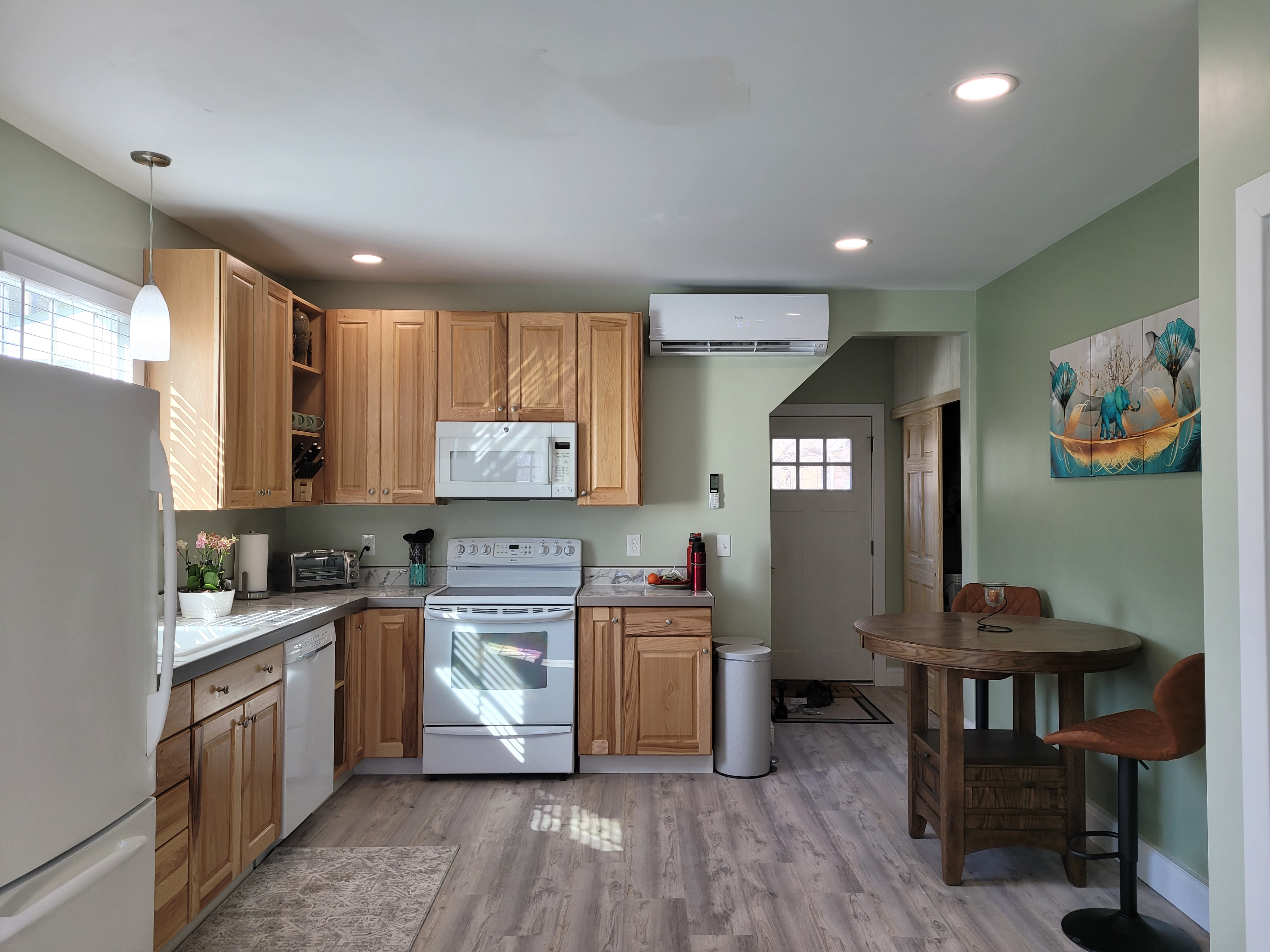 Stunning New 1 Bedroom Washer/Dryer Private B - Photo 2