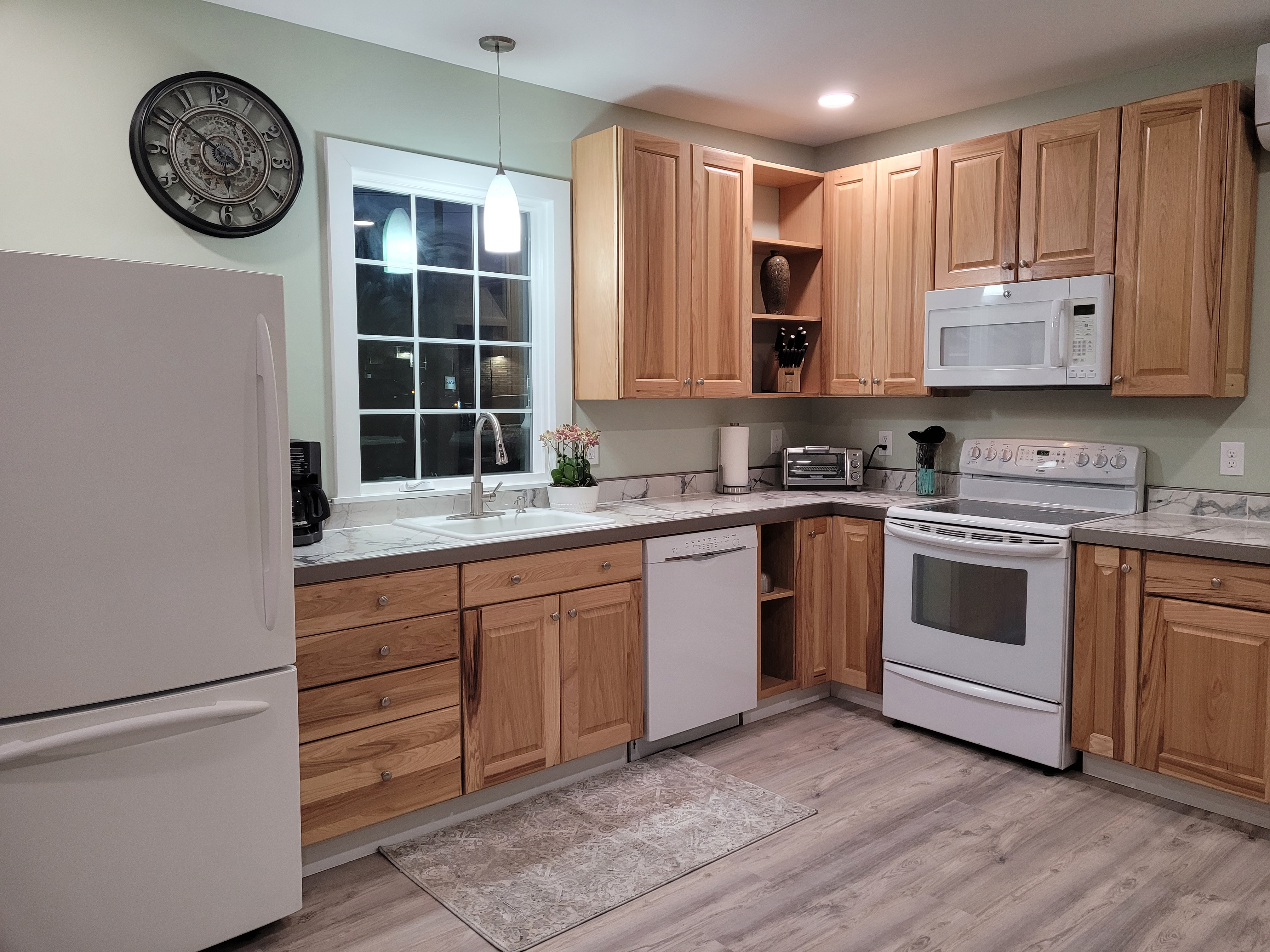 Stunning New 1 Bedroom Washer/Dryer Private B - Photo 9