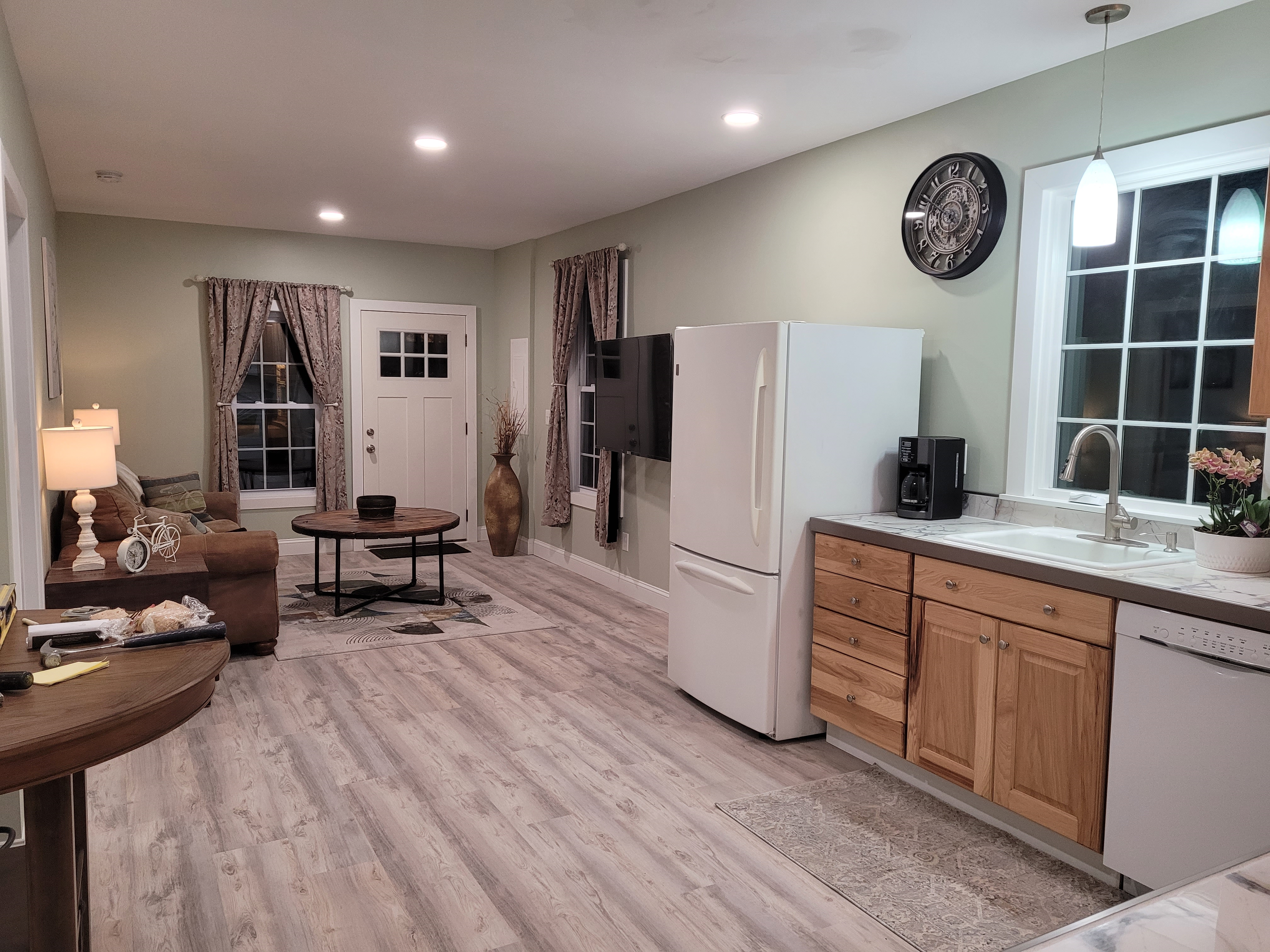 Stunning New 1 Bedroom Washer/Dryer Private B - Photo 4