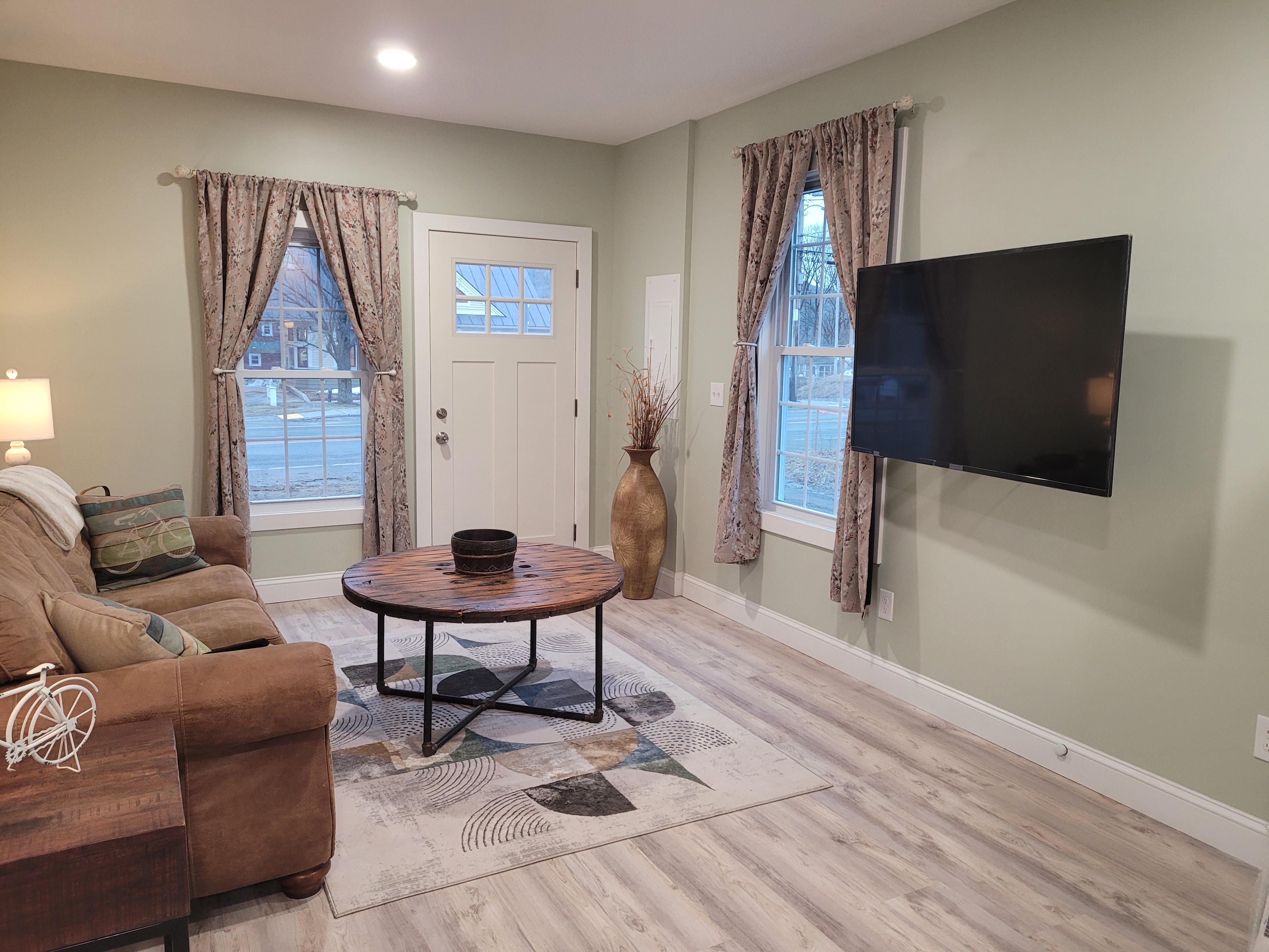 Stunning New 1 Bedroom Washer/Dryer Private B - Photo 12