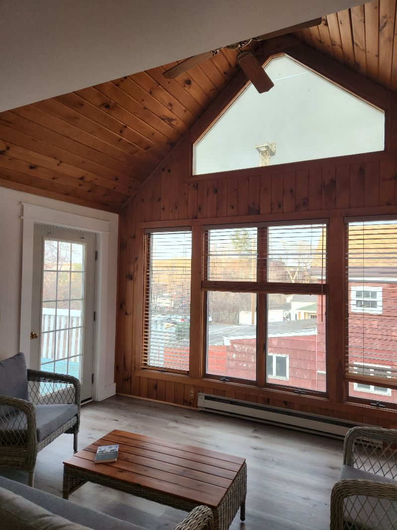 Large renovated bedroom suite close to everything - Photo 7