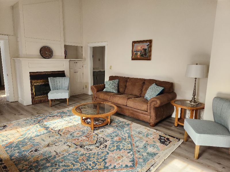 Large renovated bedroom suite close to everything - Photo 10