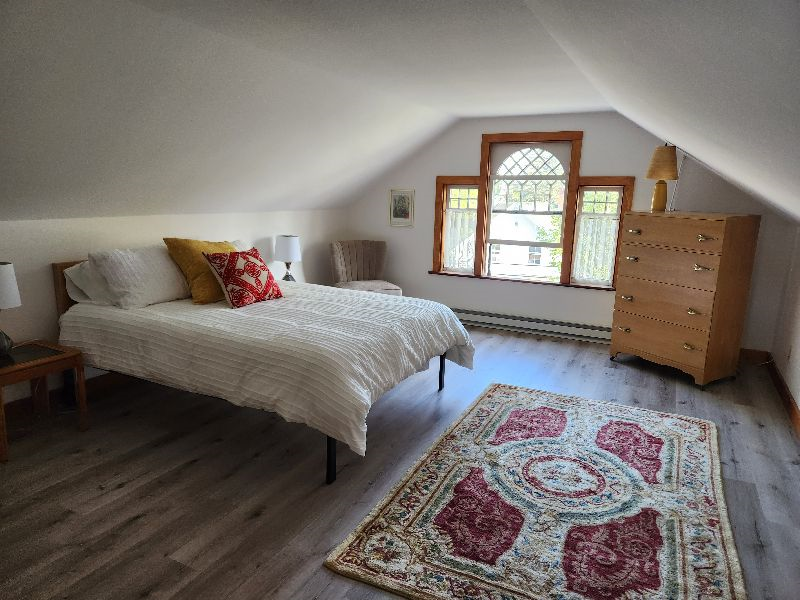 Roomy bedroom in large apt close to everything