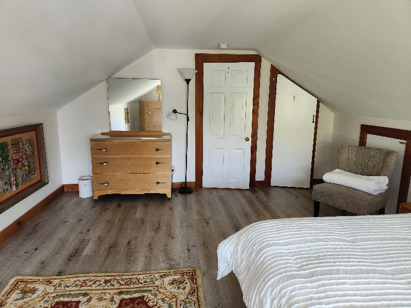 Large renovated bedroom suite close to everything - Photo 2