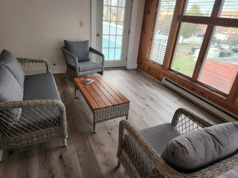 Large renovated bedroom suite close to everything - Photo 8